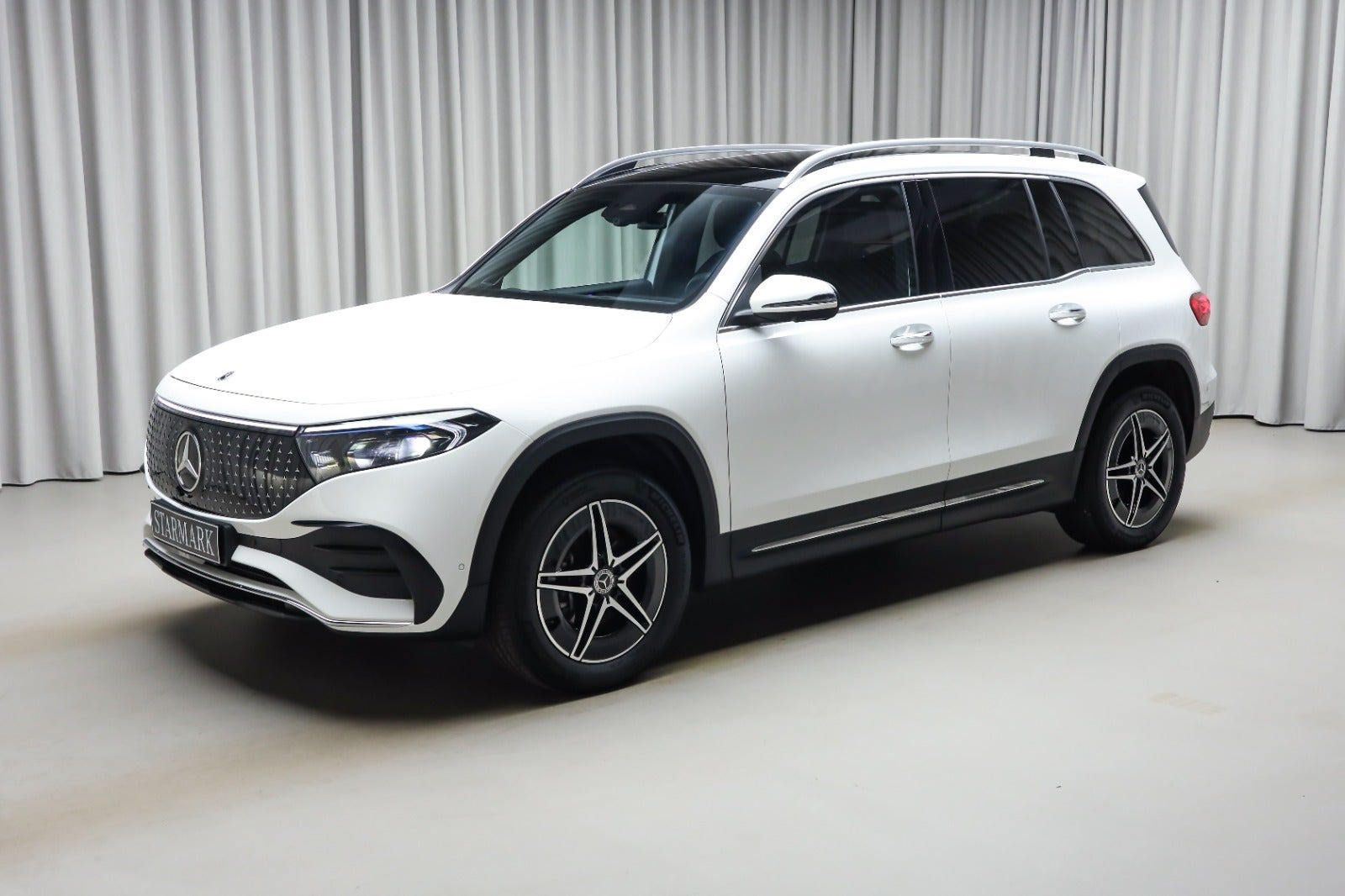Hvid Mercedes EQB250+ fra 2026