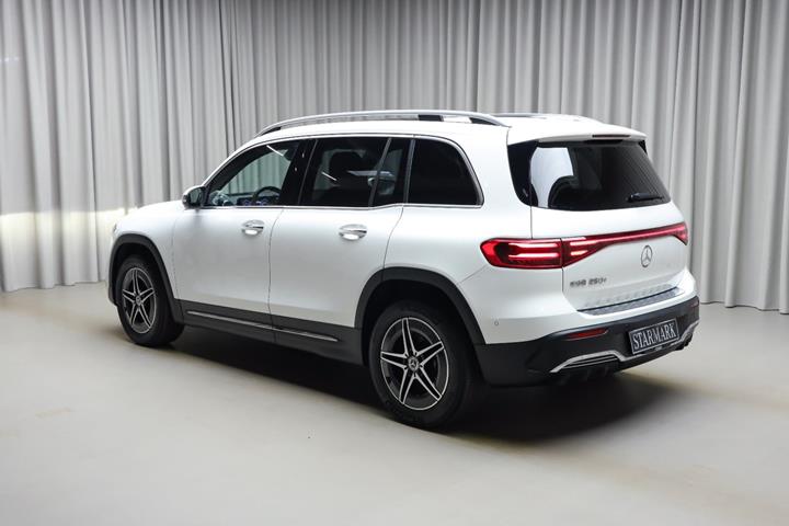 Hvid Mercedes EQB250+ fra 2026