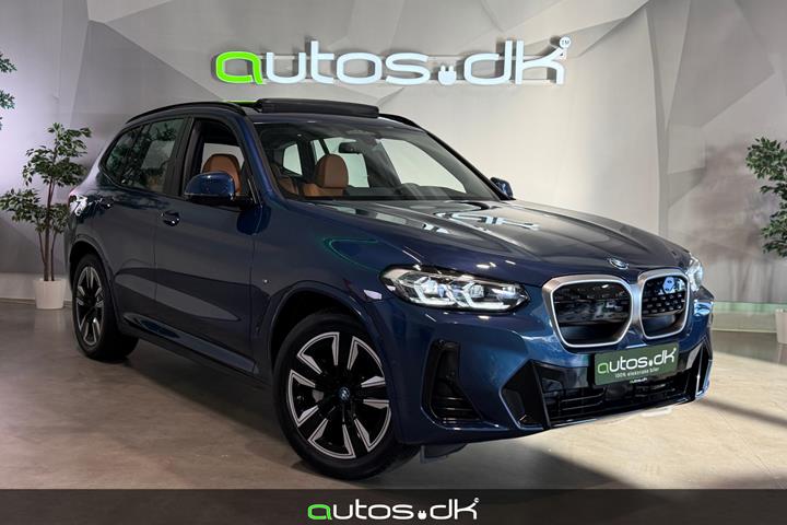 Blå BMW iX3 fra 2024