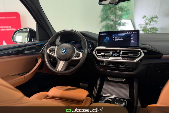 Blå BMW iX3 fra 2024