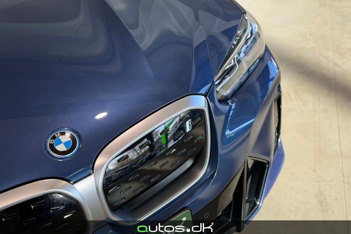 Blå BMW iX3 fra 2024