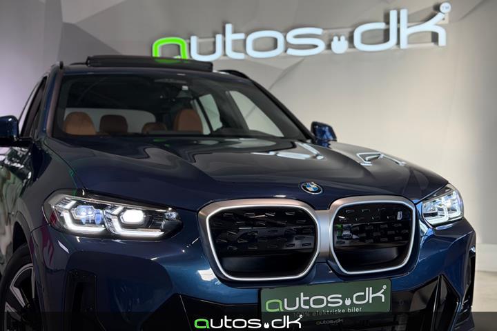 Blå BMW iX3 fra 2024