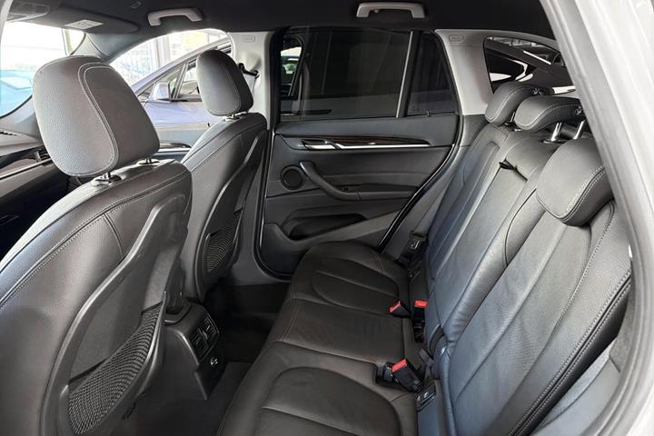 Hvid BMW X1 fra 2017