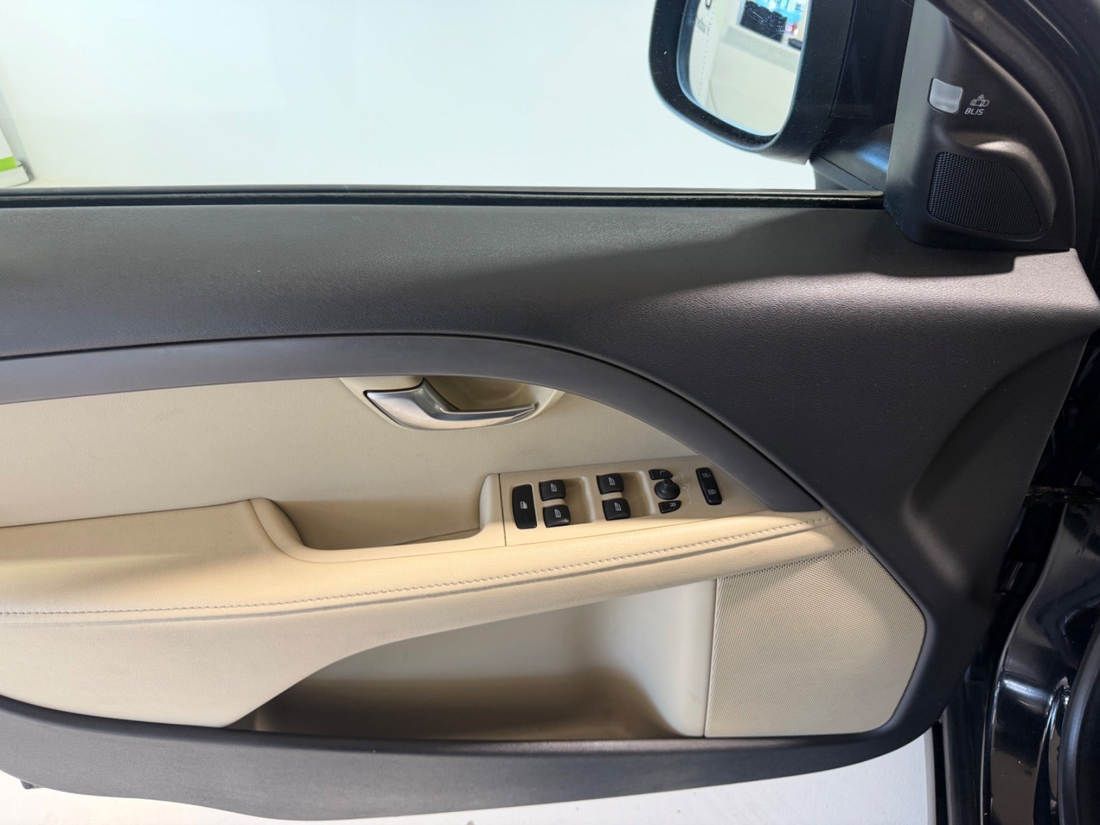 Sort Volvo V70 fra 2010
