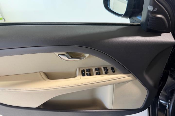 Sort Volvo V70 fra 2010