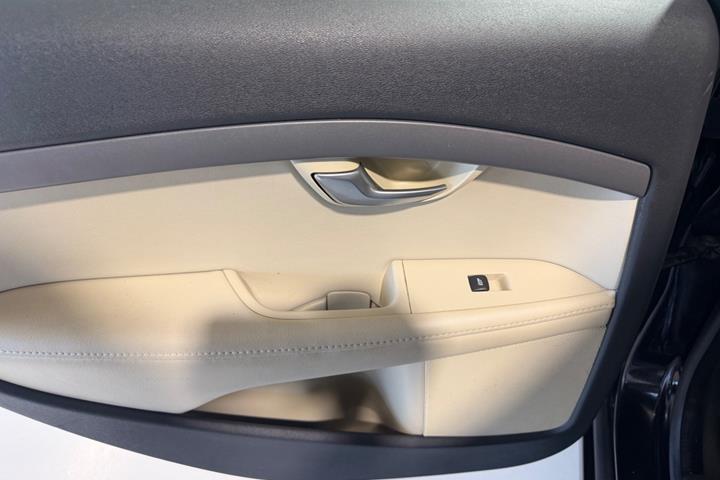 Sort Volvo V70 fra 2010