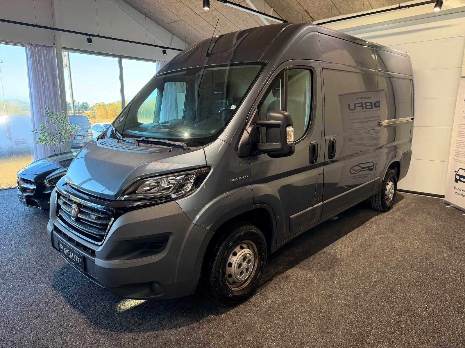 Blå Fiat Ducato 30 fra 2018