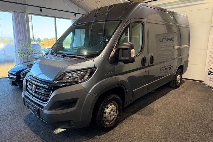 Blå Fiat Ducato 30 fra 2018
