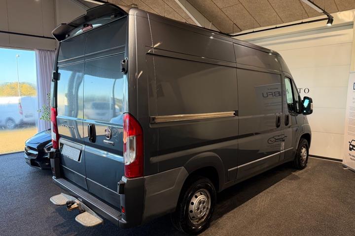 Blå Fiat Ducato 30 fra 2018