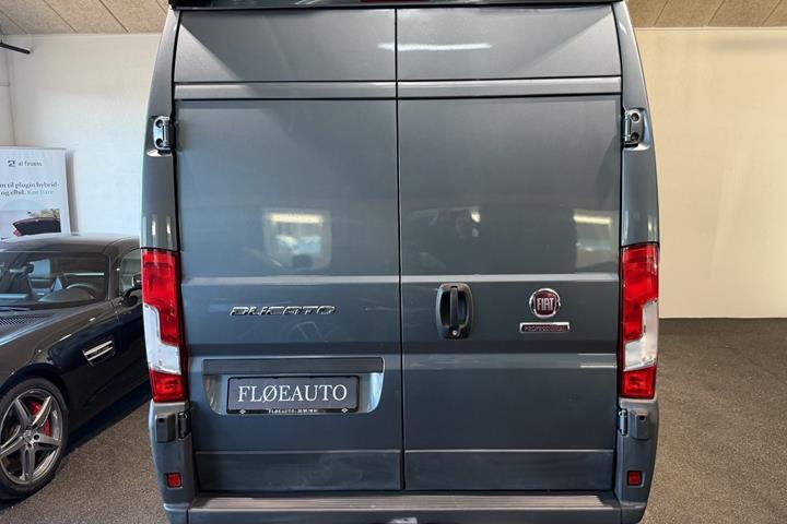 Blå Fiat Ducato 30 fra 2018
