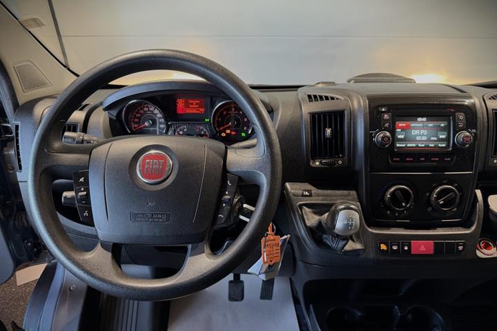 Blå Fiat Ducato 30 fra 2018