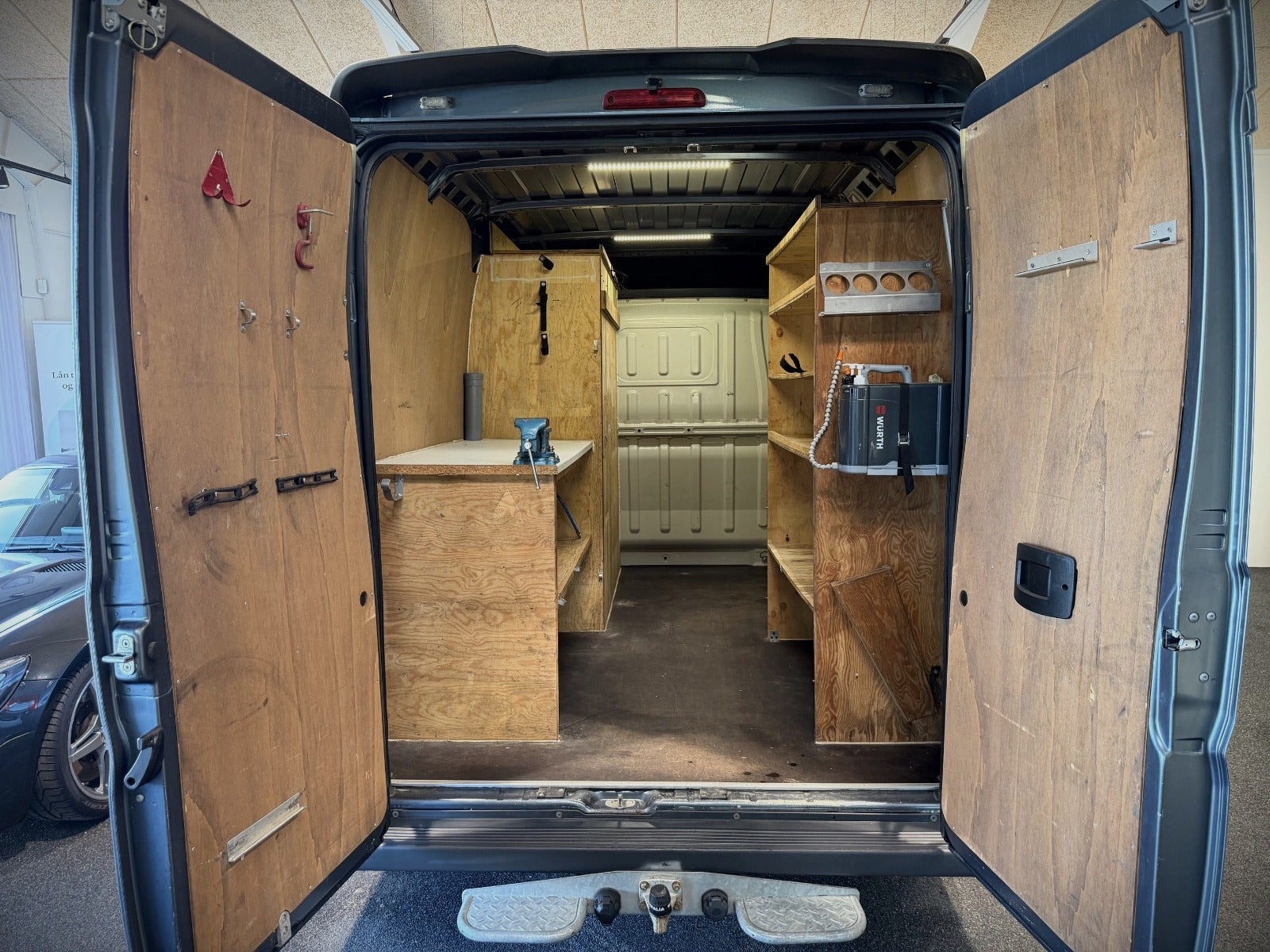 Blå Fiat Ducato 30 fra 2018