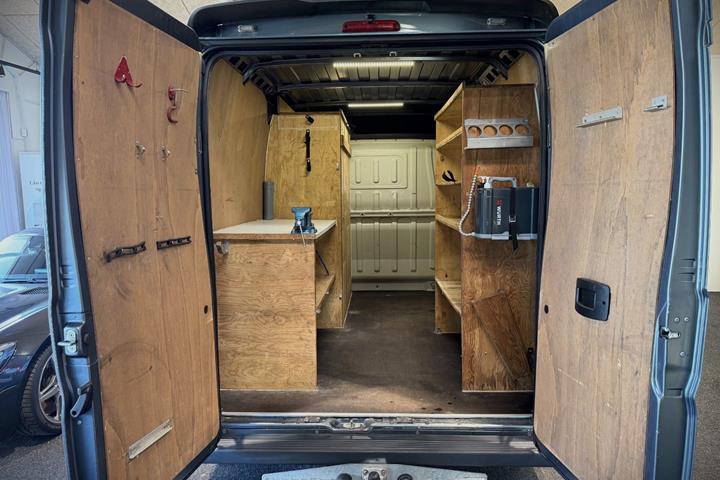 Blå Fiat Ducato 30 fra 2018