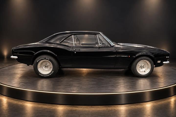 Sort Chevrolet Camaro fra 1967