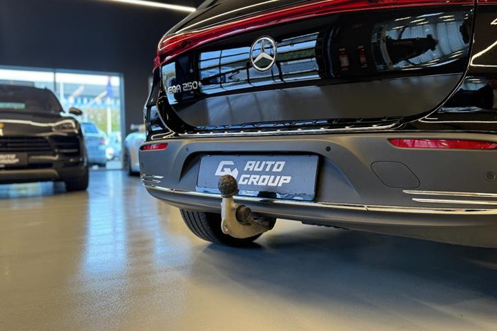 Sort Mercedes EQA250+ fra 2024