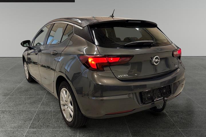 Grå Opel Astra fra 2016