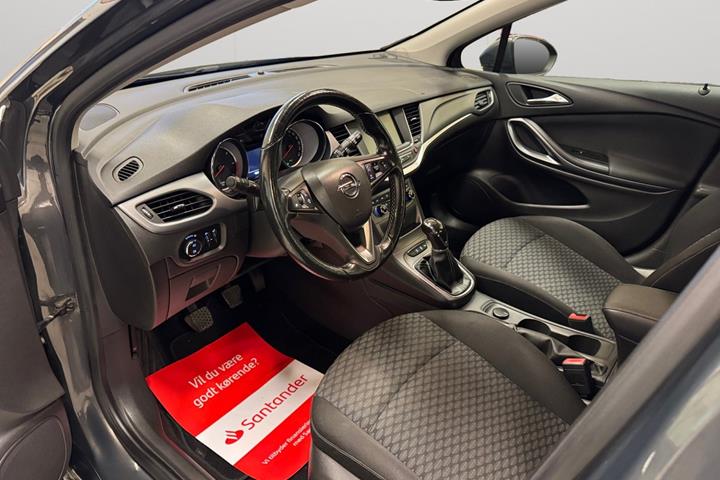 Grå Opel Astra fra 2016