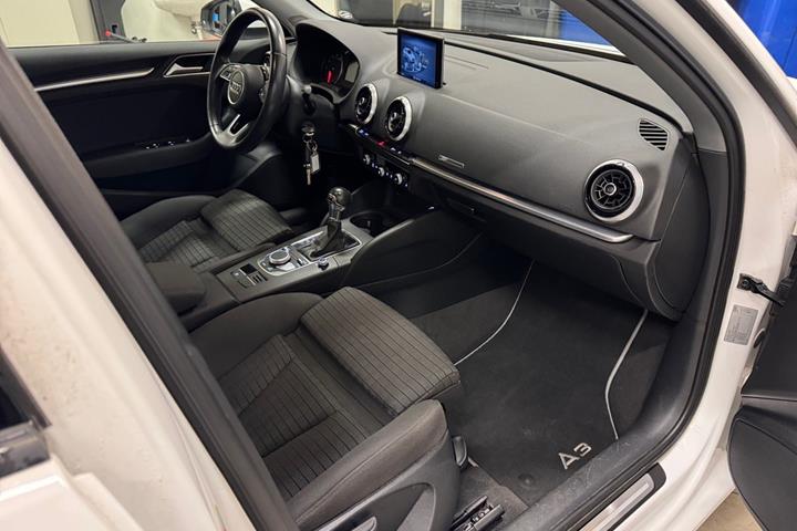 Hvid Audi A3 fra 2019