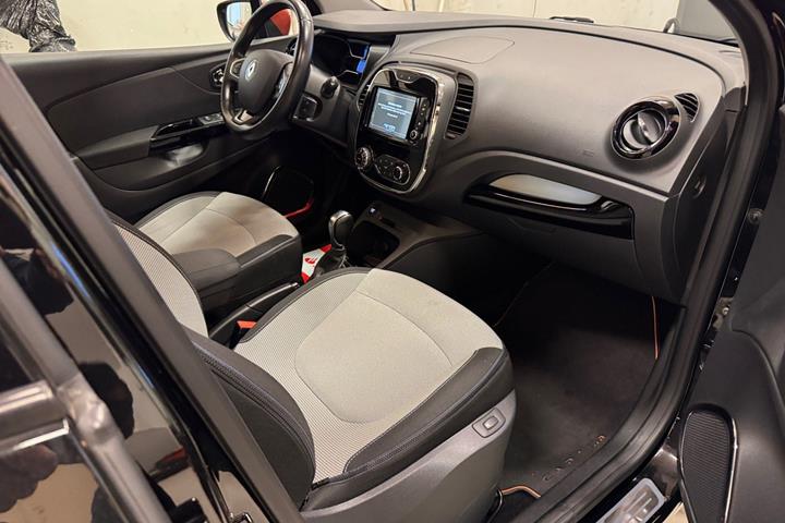 Sort Renault Captur fra 2016