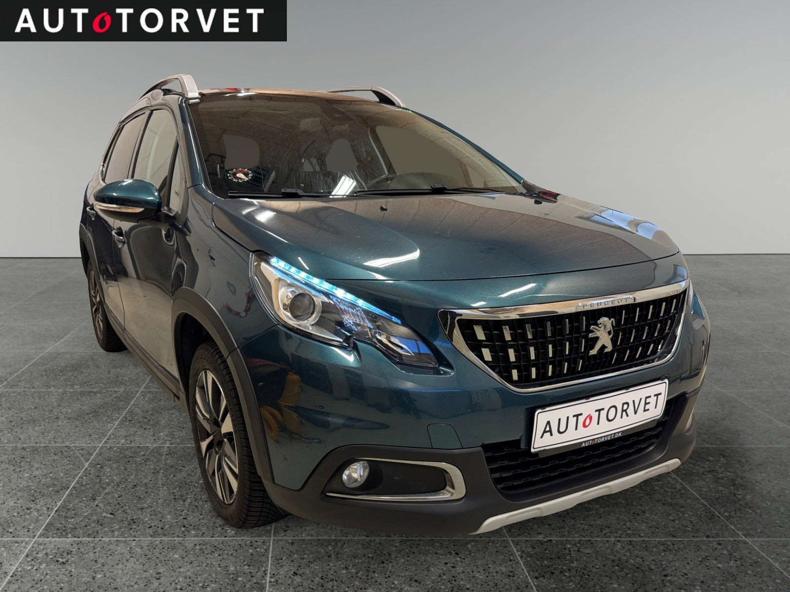 Blå Peugeot 2008 fra 2018