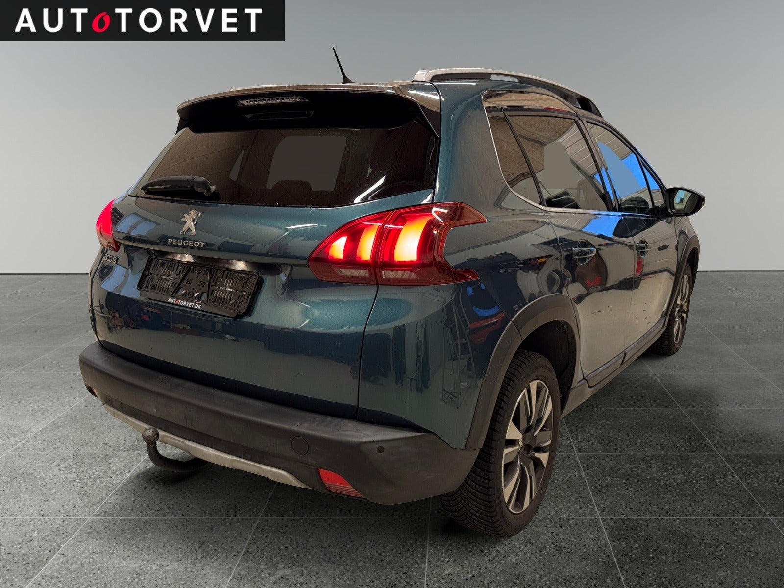 Blå Peugeot 2008 fra 2018