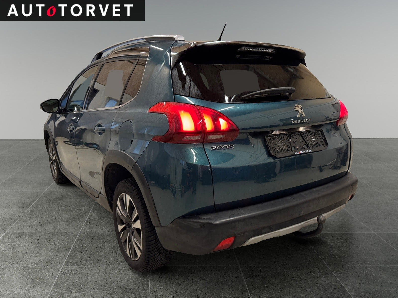 Blå Peugeot 2008 fra 2018