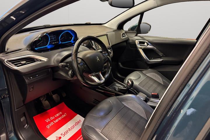 Blå Peugeot 2008 fra 2018