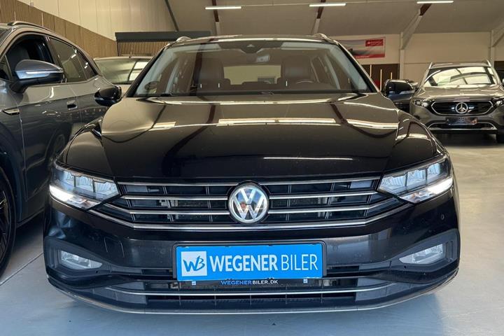 Sort VW Passat fra 2020