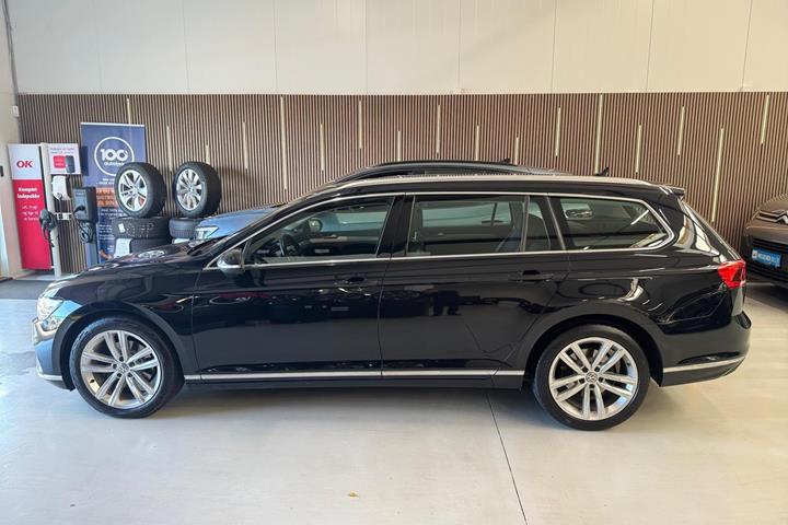 Sort VW Passat fra 2020