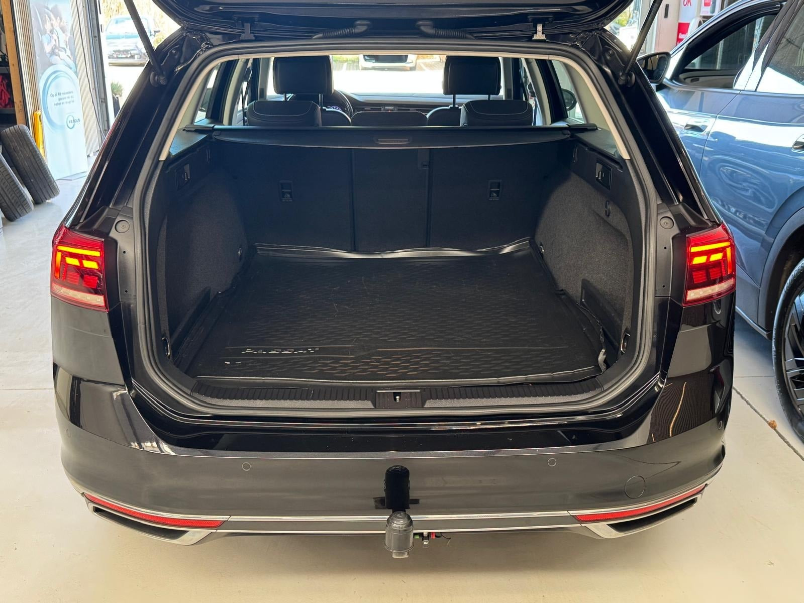 Sort VW Passat fra 2020