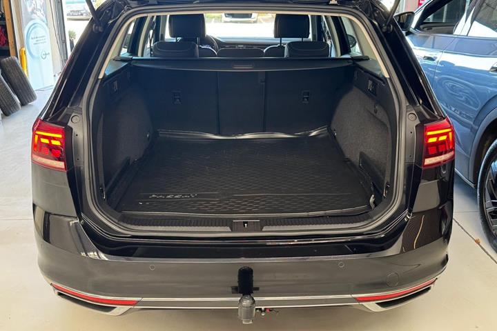 Sort VW Passat fra 2020