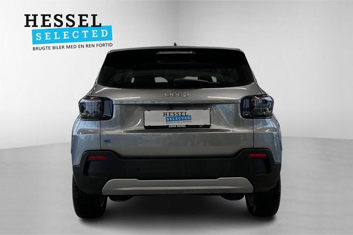 Grå Jeep Avenger fra 2025