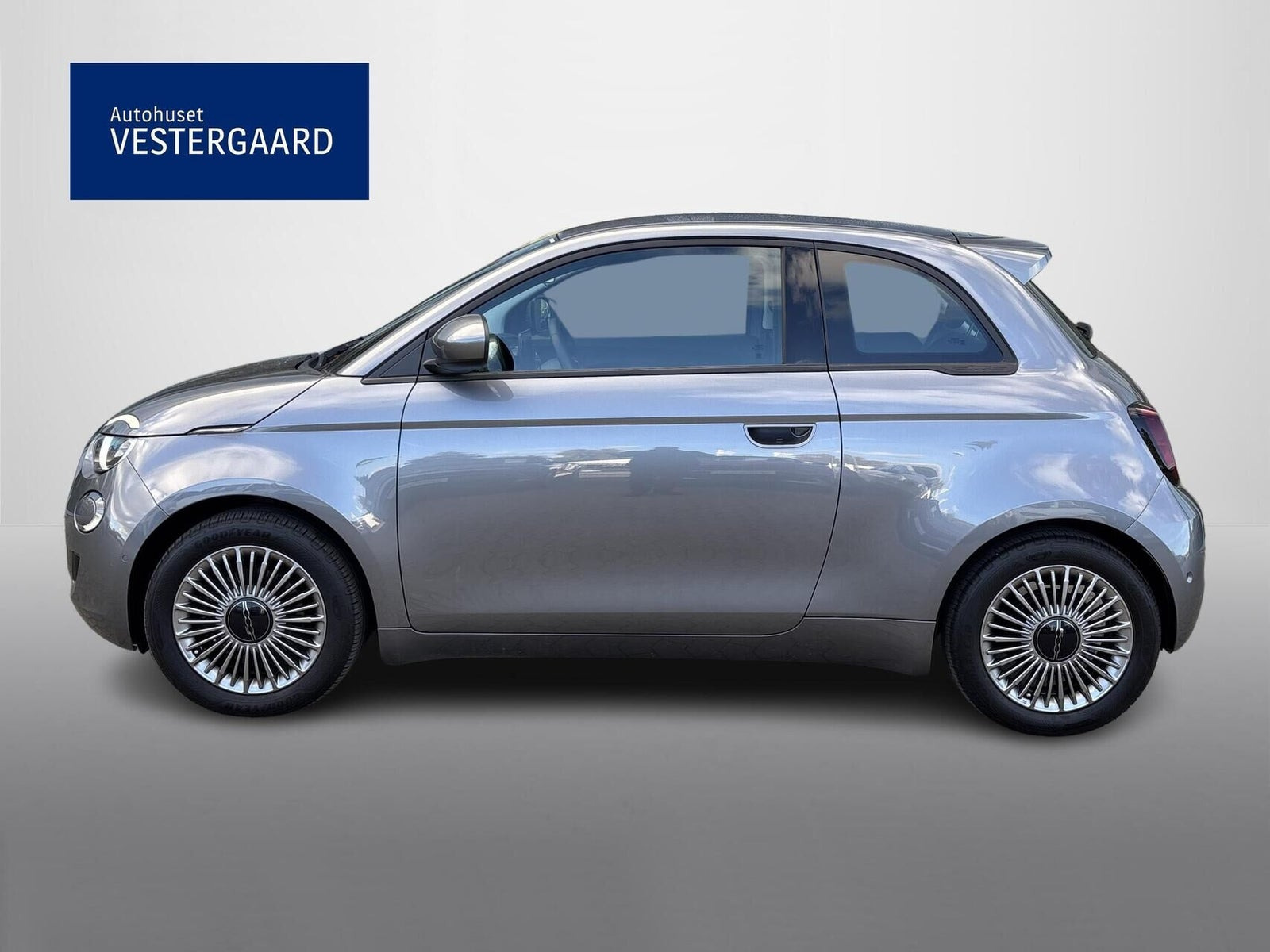 Grå Fiat 500e fra 2023