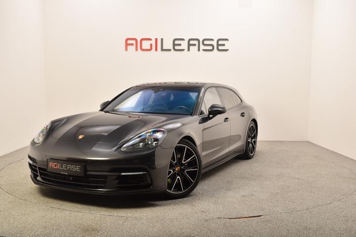 Grå Porsche Panamera 4 fra 2018