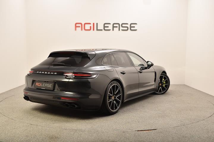 Grå Porsche Panamera 4 fra 2018