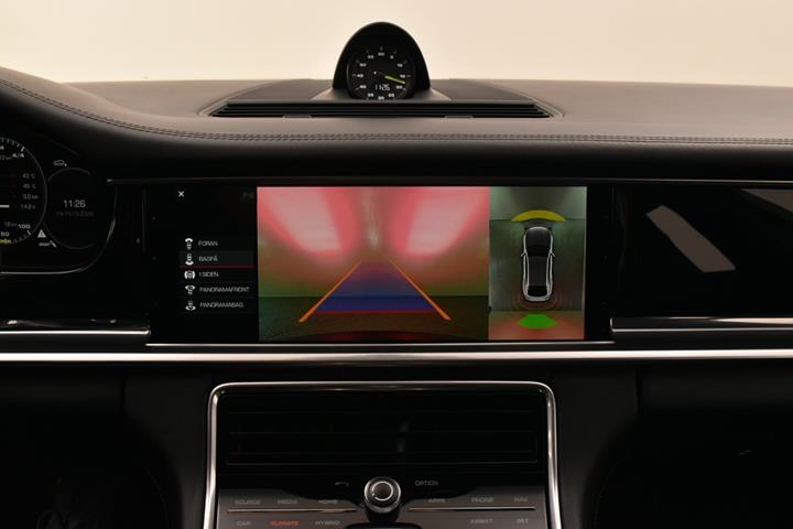 Grå Porsche Panamera 4 fra 2018