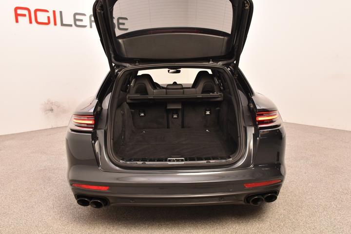 Grå Porsche Panamera 4 fra 2018