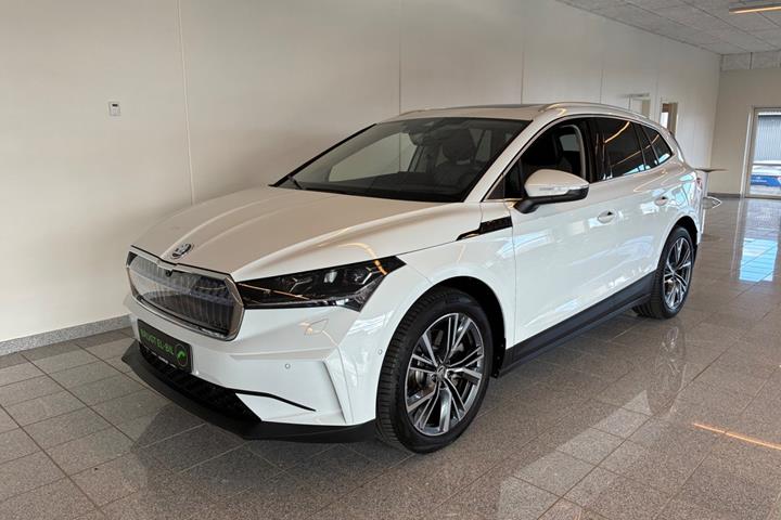 Hvid Skoda Enyaq fra 2022 set udefra