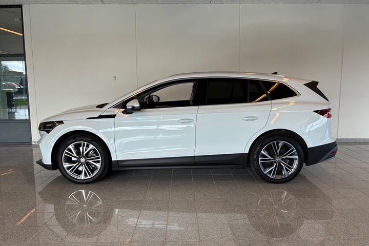 Hvid Skoda Enyaq fra 2022