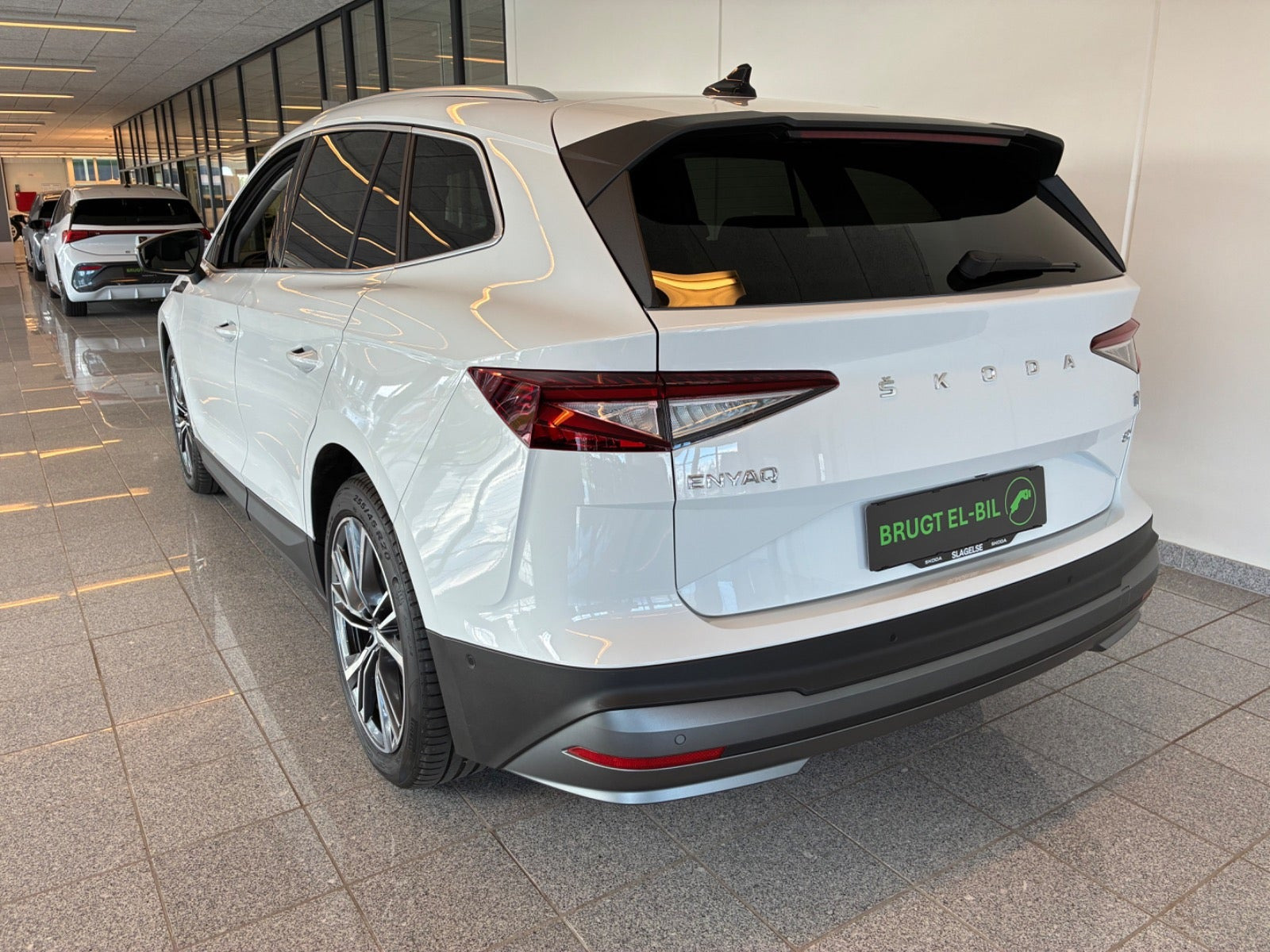 Hvid Skoda Enyaq fra 2022