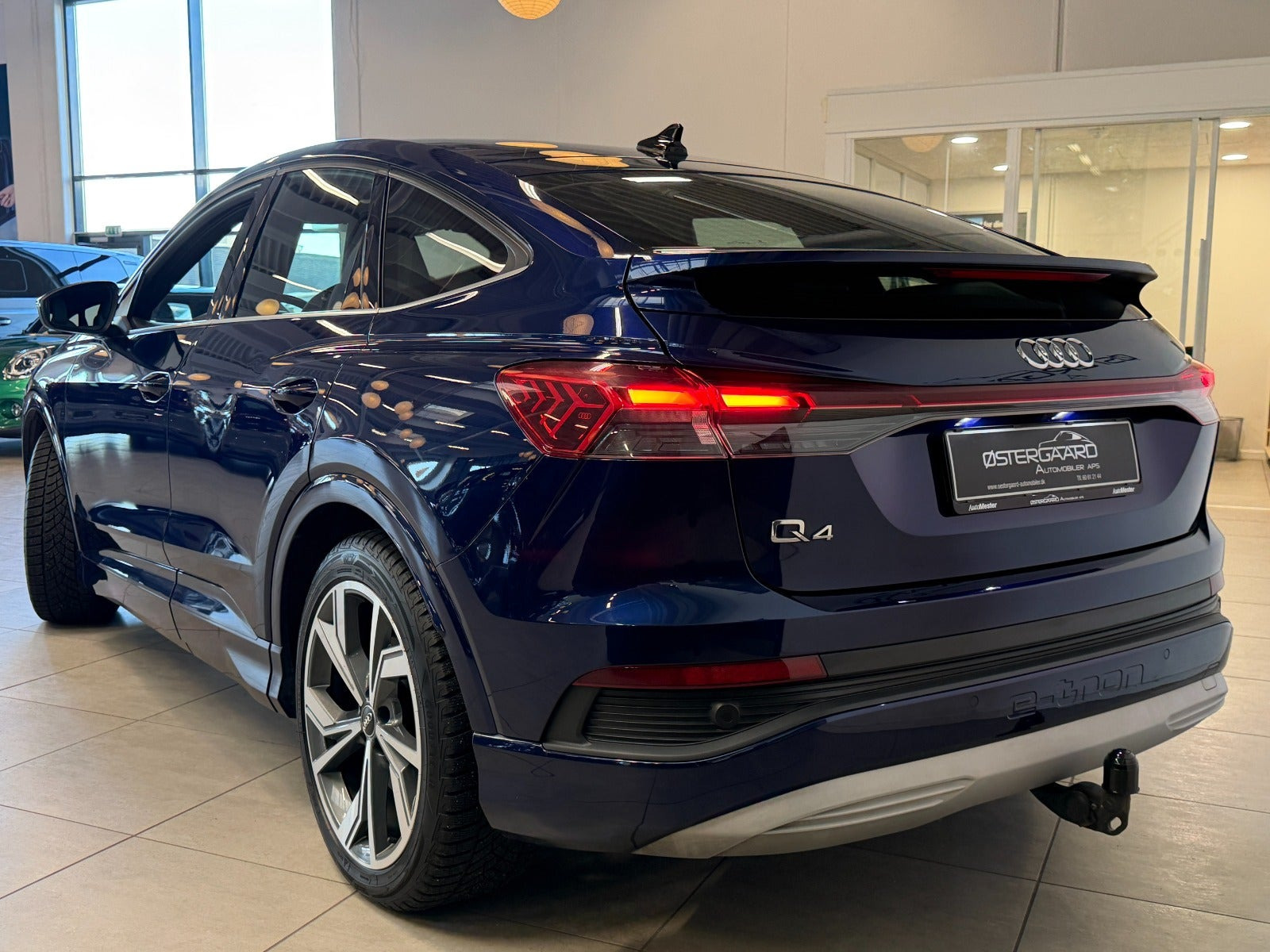 Blå Audi Q4 e-tron fra 2022