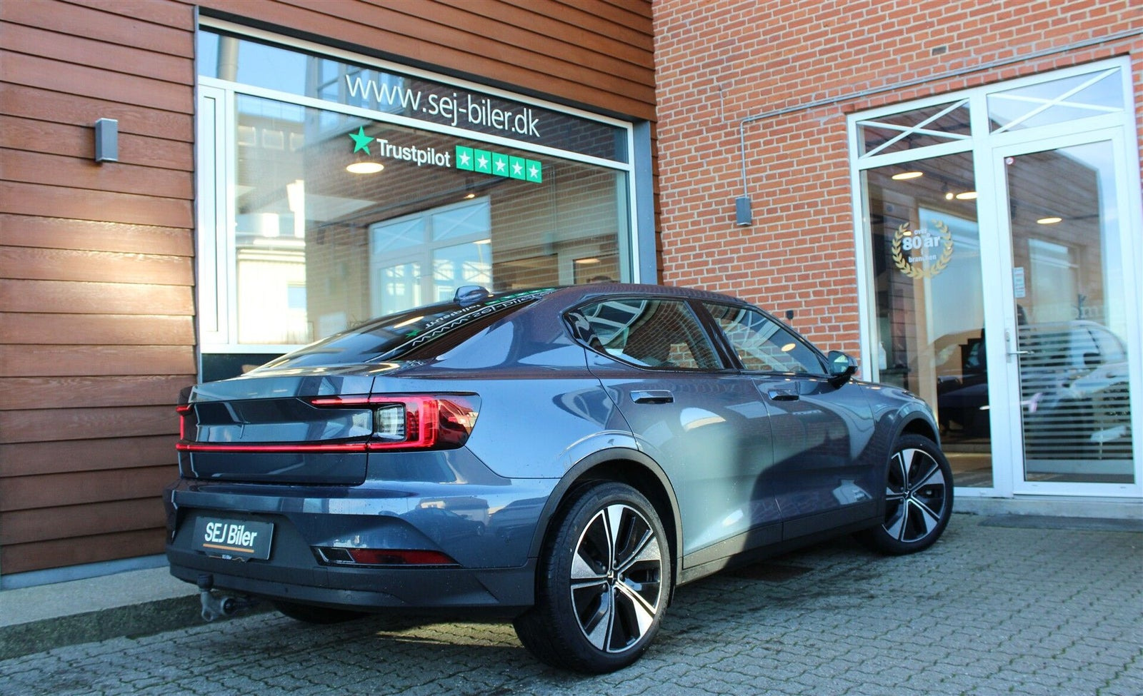 Blå Polestar 2 fra 2024