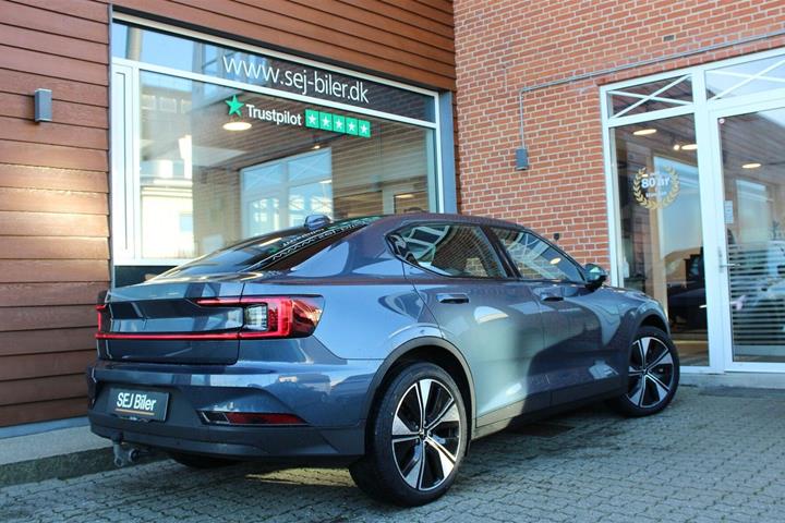 Blå Polestar 2 fra 2024
