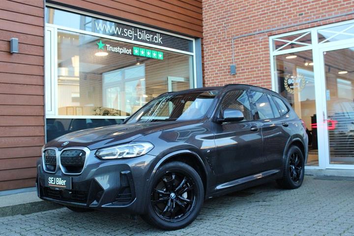 Grå BMW iX3 fra 2024
