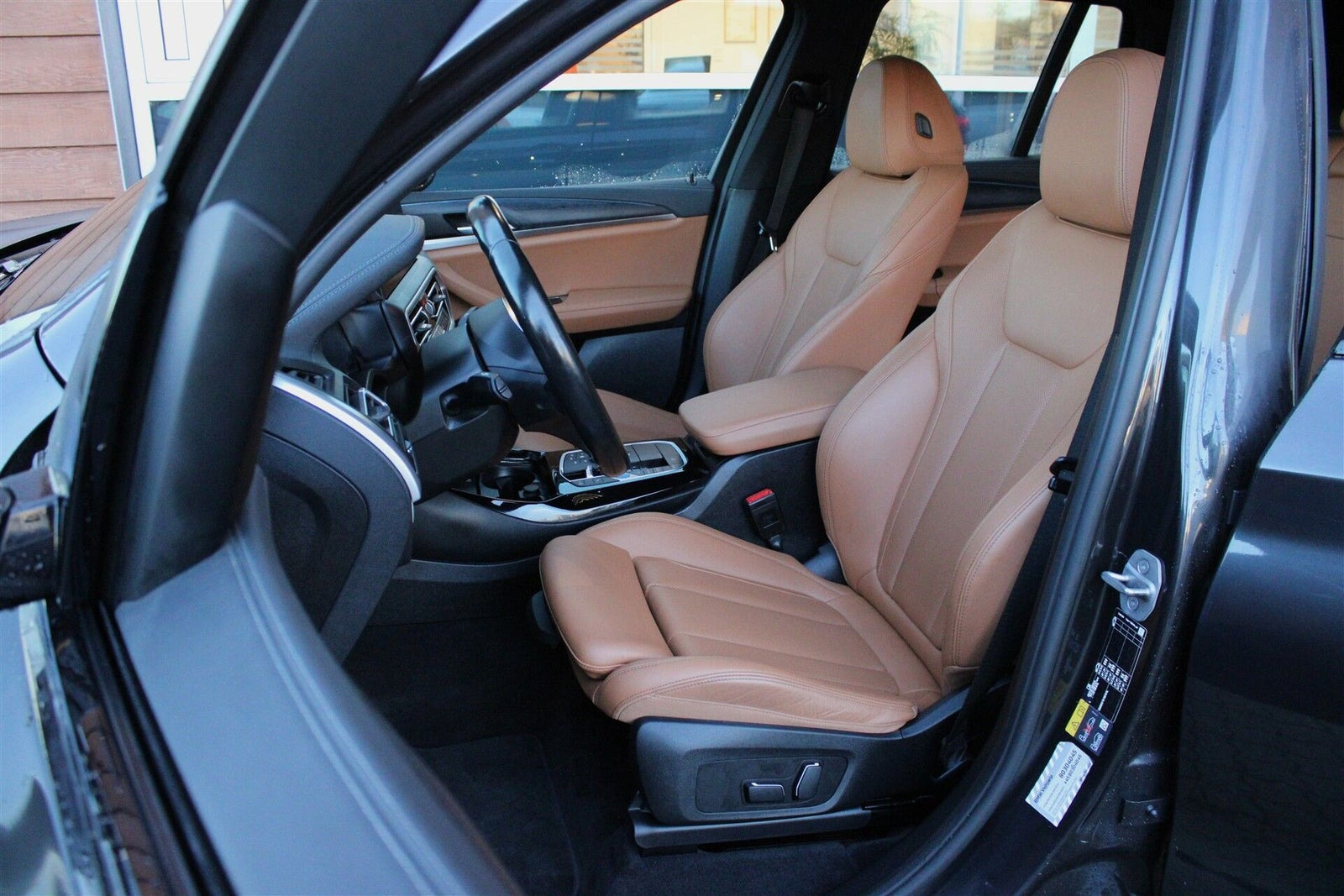 Grå BMW iX3 fra 2024