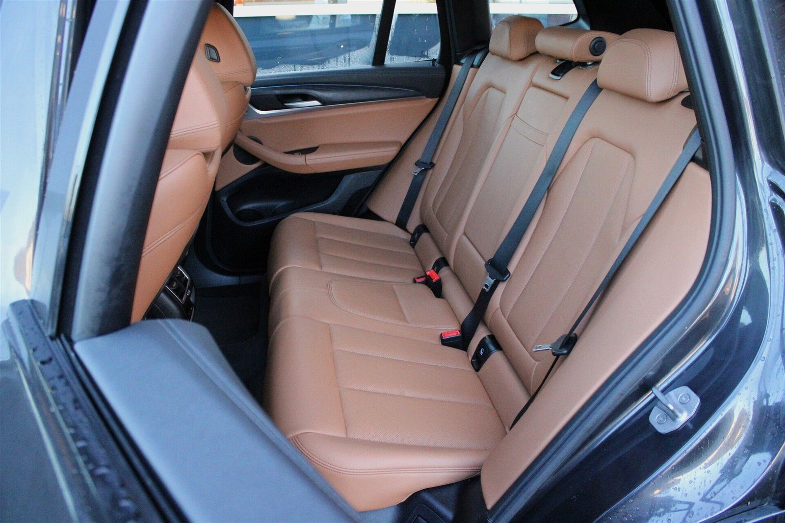 Grå BMW iX3 fra 2024
