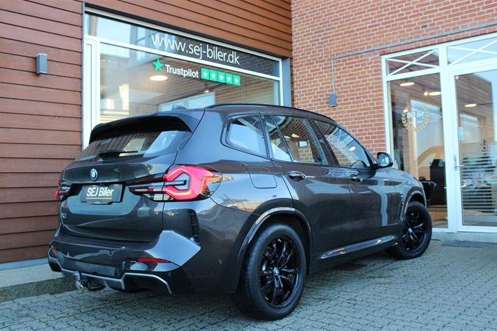 Grå BMW iX3 fra 2024