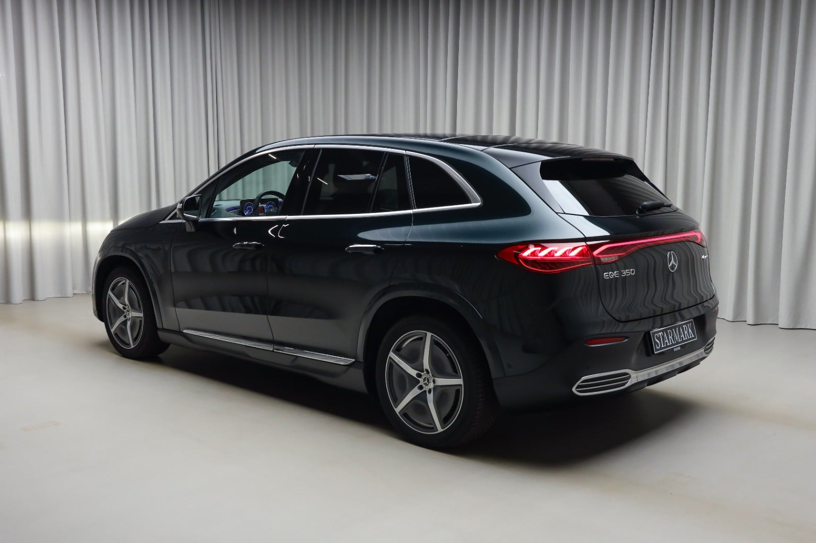 Grøn Mercedes EQE350 SUV fra 2025
