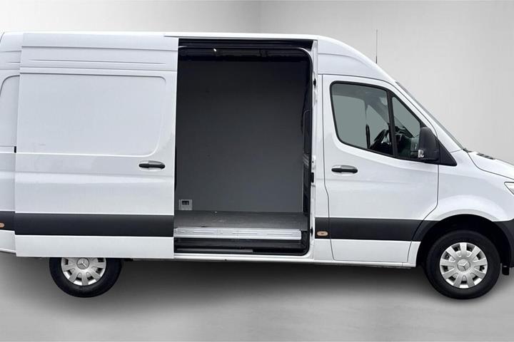 Hvid Mercedes Sprinter 317 fra 2026