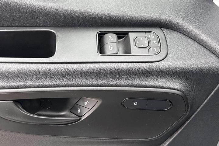 Hvid Mercedes Sprinter 317 fra 2026